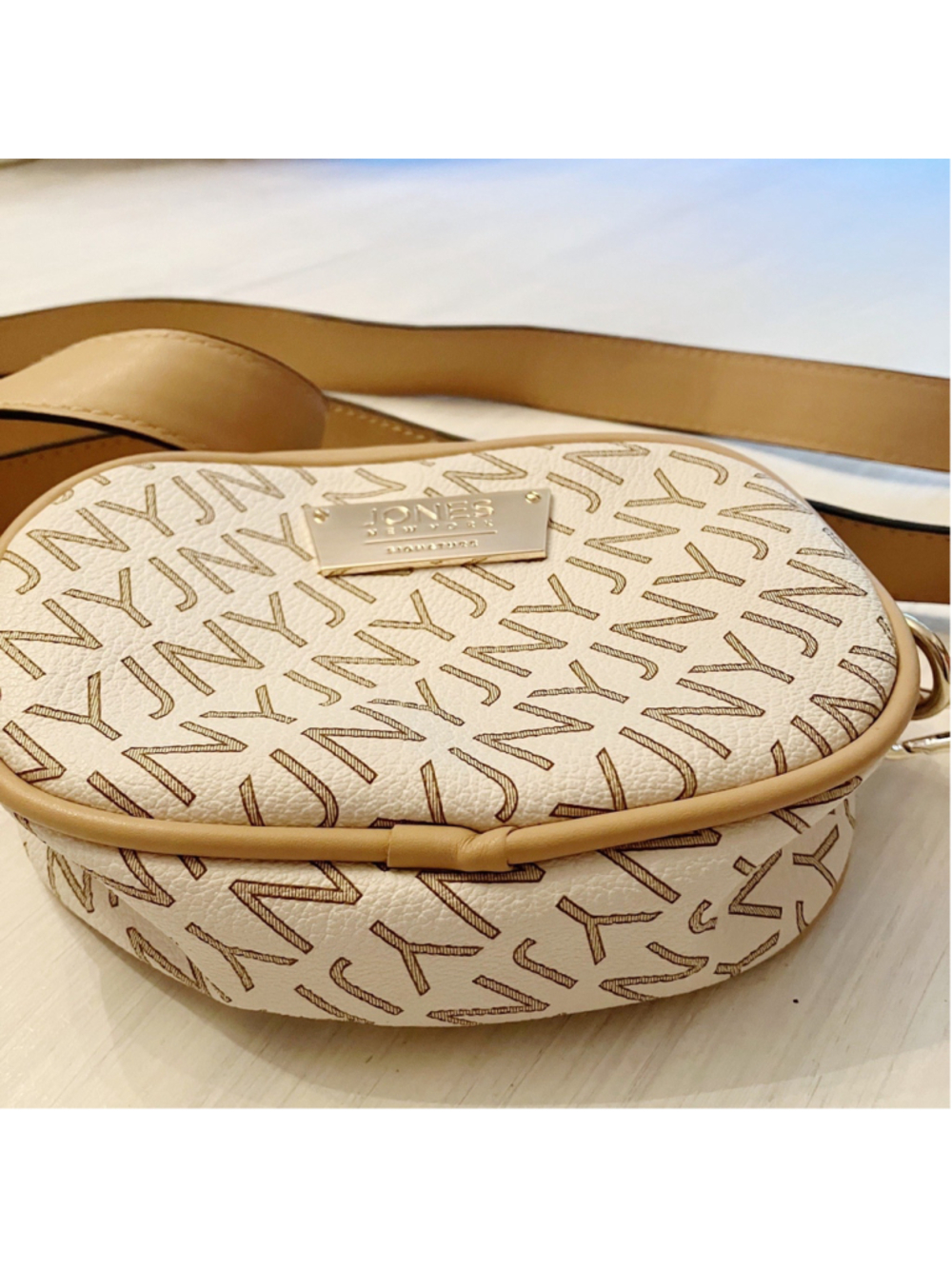 JONES NEW YORK Signature LOGO Oval Crossbody / Waist Belt Bag Bone Tan Adj Strap - Picture 4 of 8